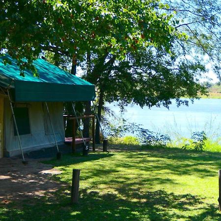 Ndhovu Safari Lodge Mahango Bagian luar foto